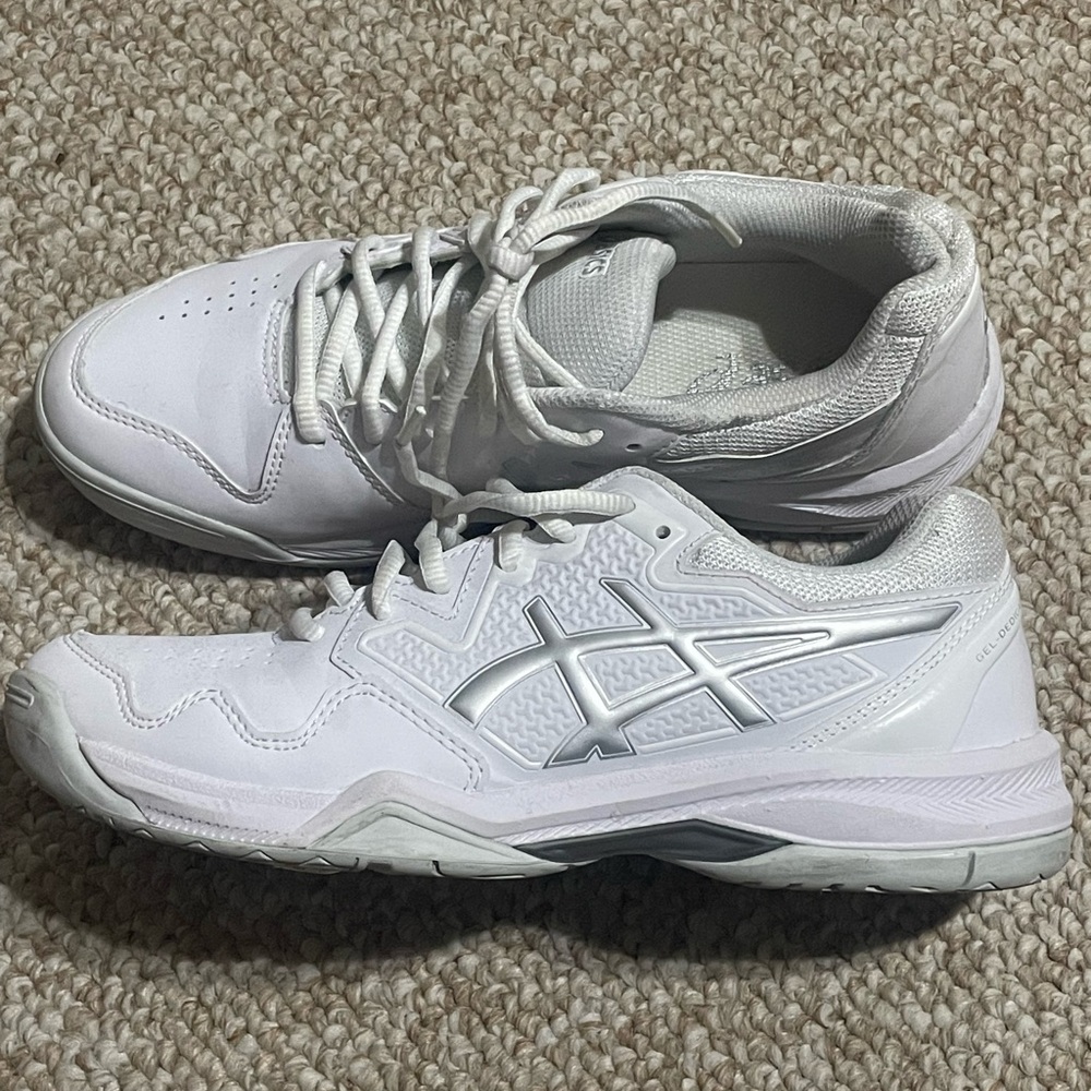 White ASICS size 8! Fit like 7 1/2!